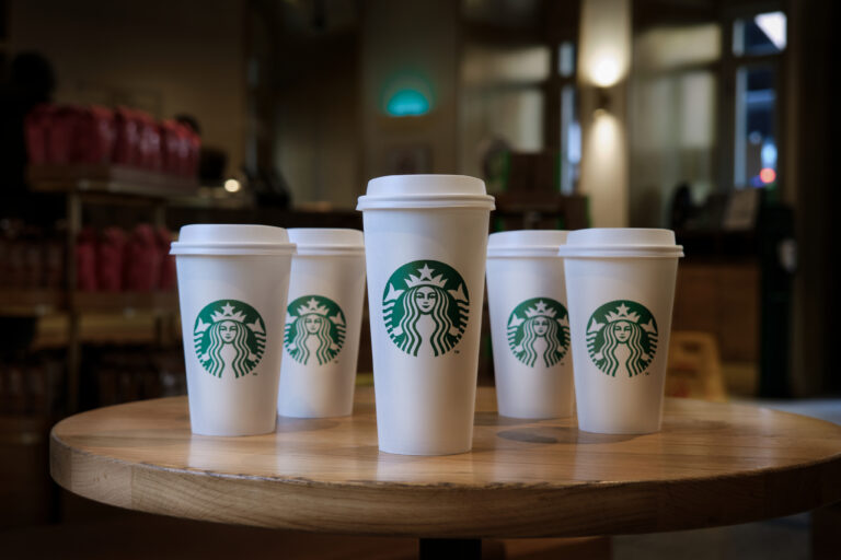 Starbucks tasarım rolü için eski Chipotle yöneticisini seçti